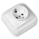 BASE ENCHUFE SUPERFICIE CUADRADA C/TT. 16 A.
